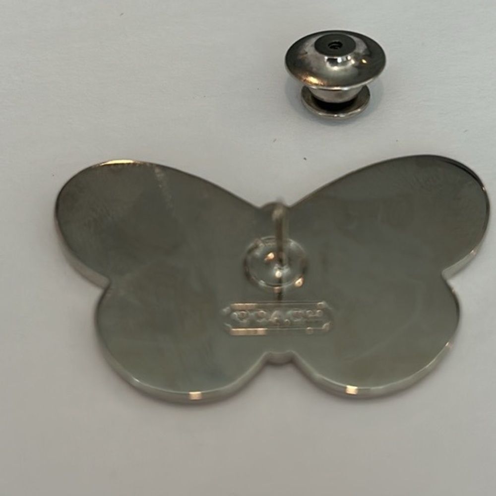 NWOT COACH Vintage White Enamel Butterfly
Lapel Pin Brooch Purse Backpack Charm - Picture 4 of 5